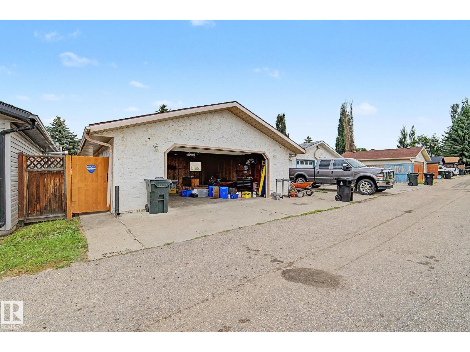 29 MATHIAS AV - Image 32