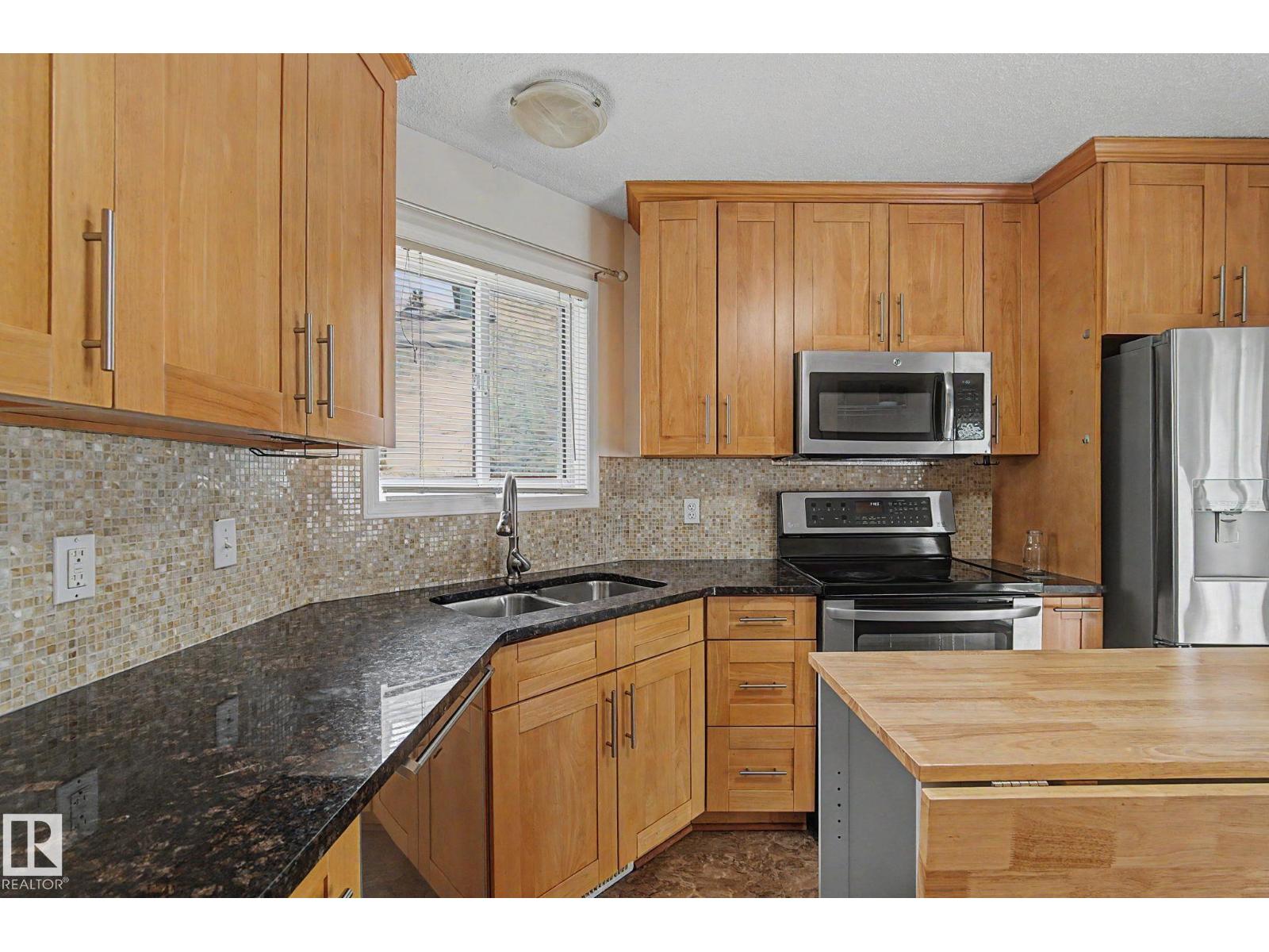 29 MATHIAS AV - Image 8
