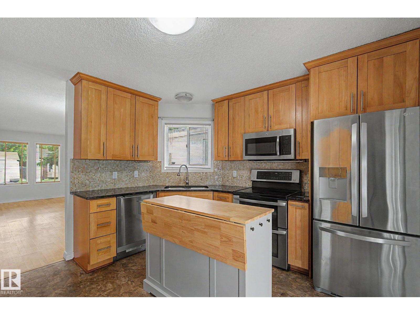 29 MATHIAS AV - Image 9