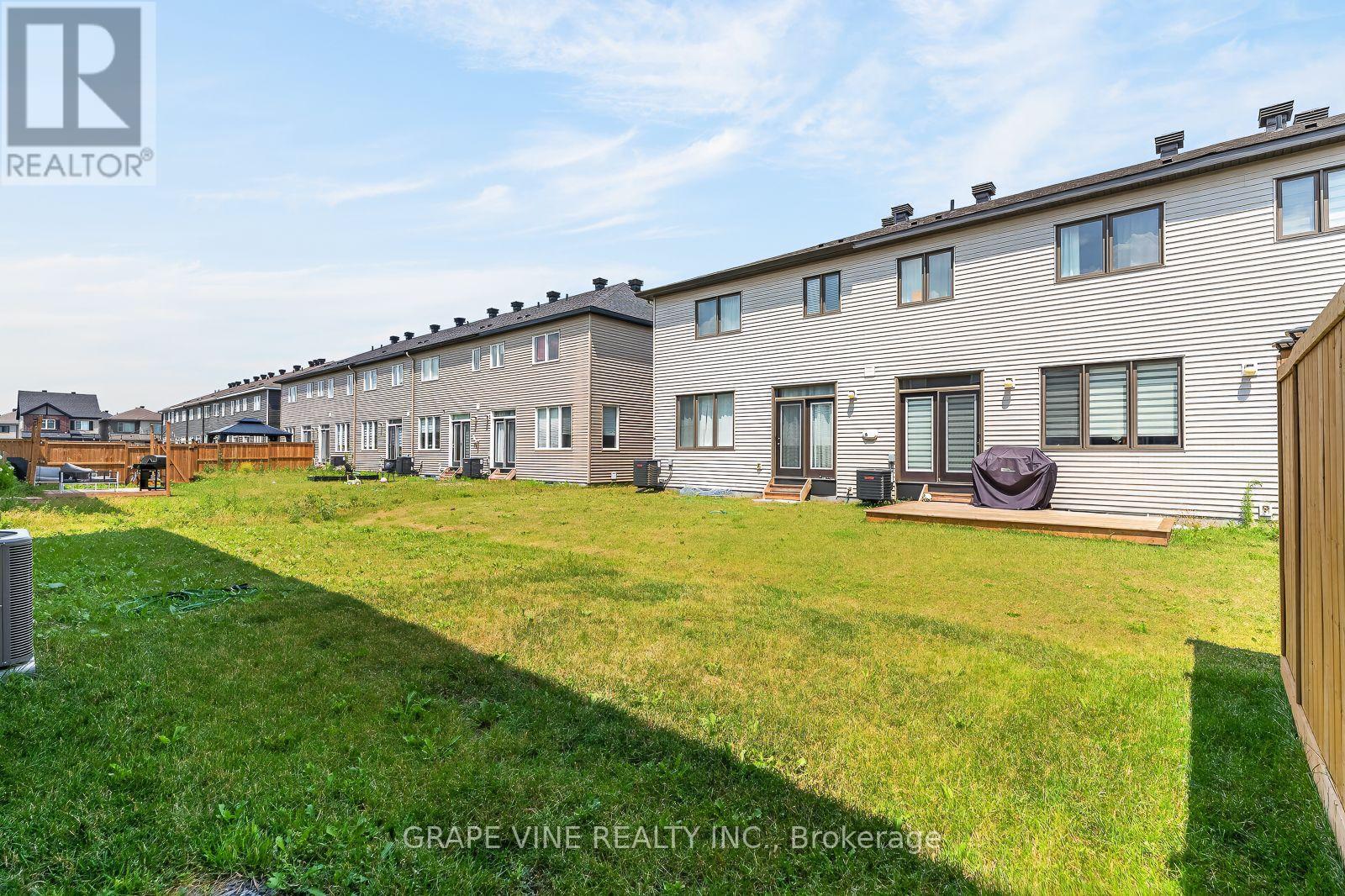 225 BILLRIAN CRESCENT - 33