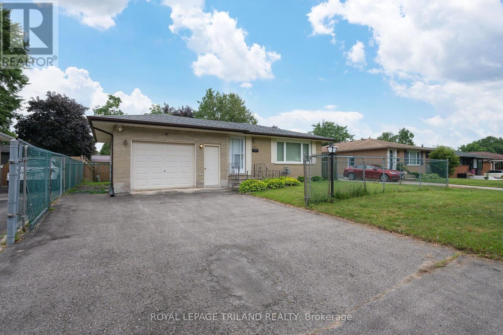 160 WELLESLEY CRESCENT - 2