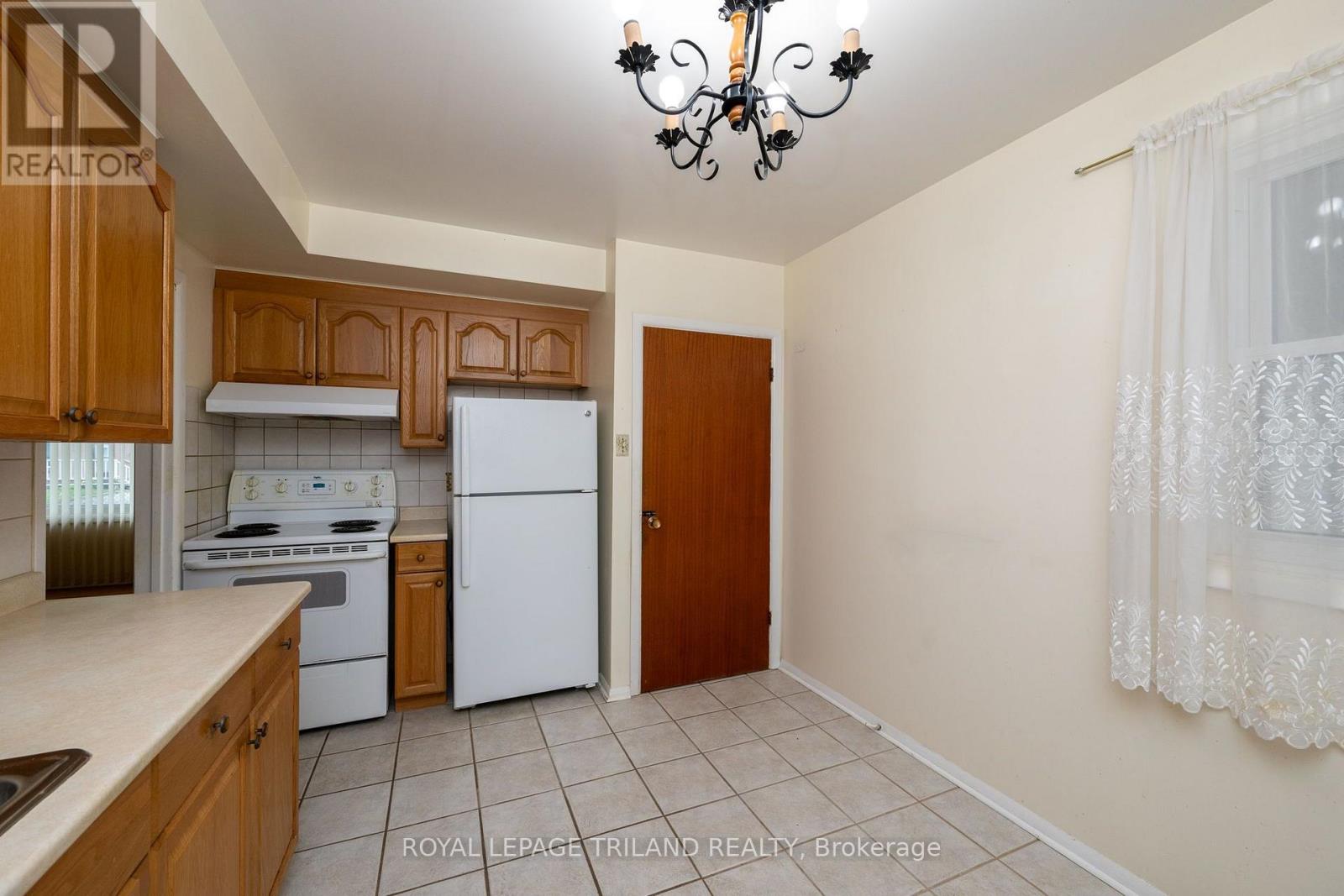 160 WELLESLEY CRESCENT - Image 8
