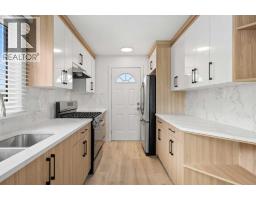 4pc Bathroom - 424 Penbrooke Crescent Se, Calgary, AB T2A3T7 Photo 8