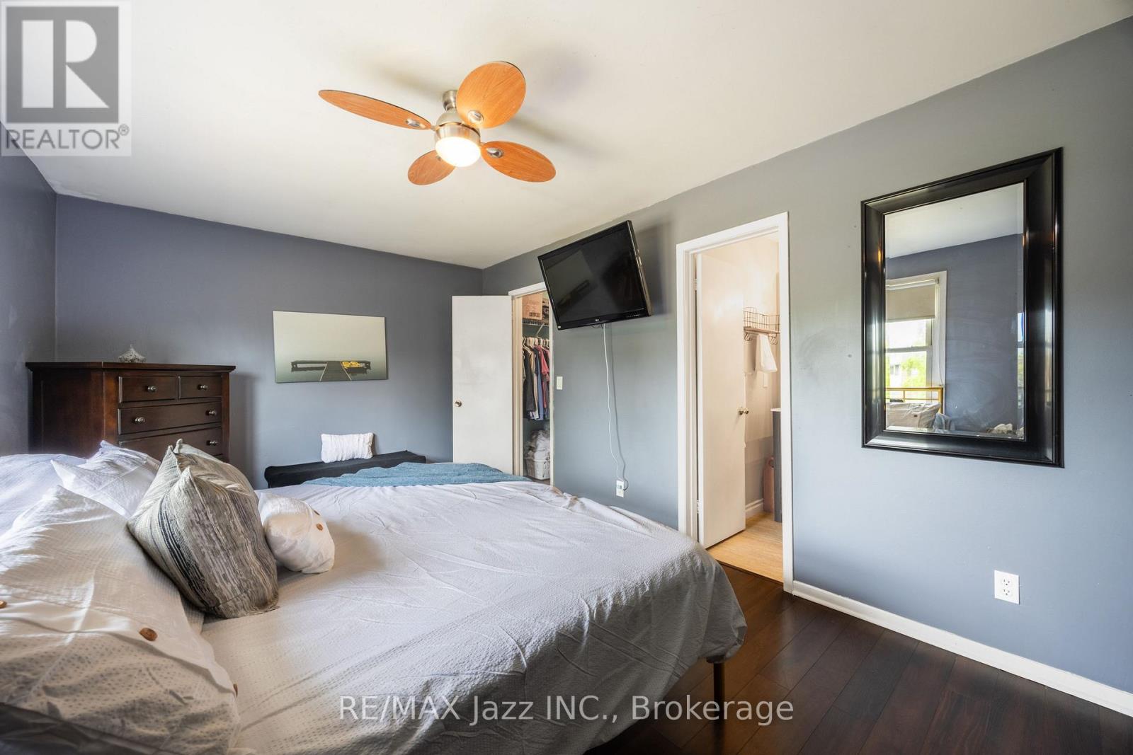 62 CROSSLEY DRIVE - 25