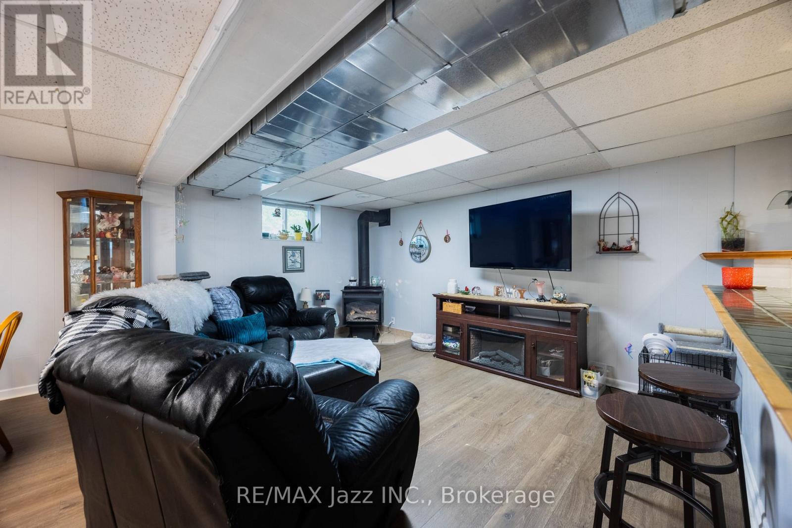 62 CROSSLEY DRIVE - 32