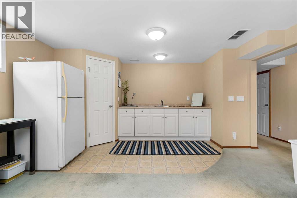 2140 Halifax Crescent NW - 37