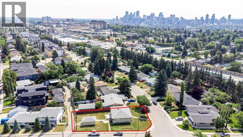 2140 Halifax Crescent NW - 1