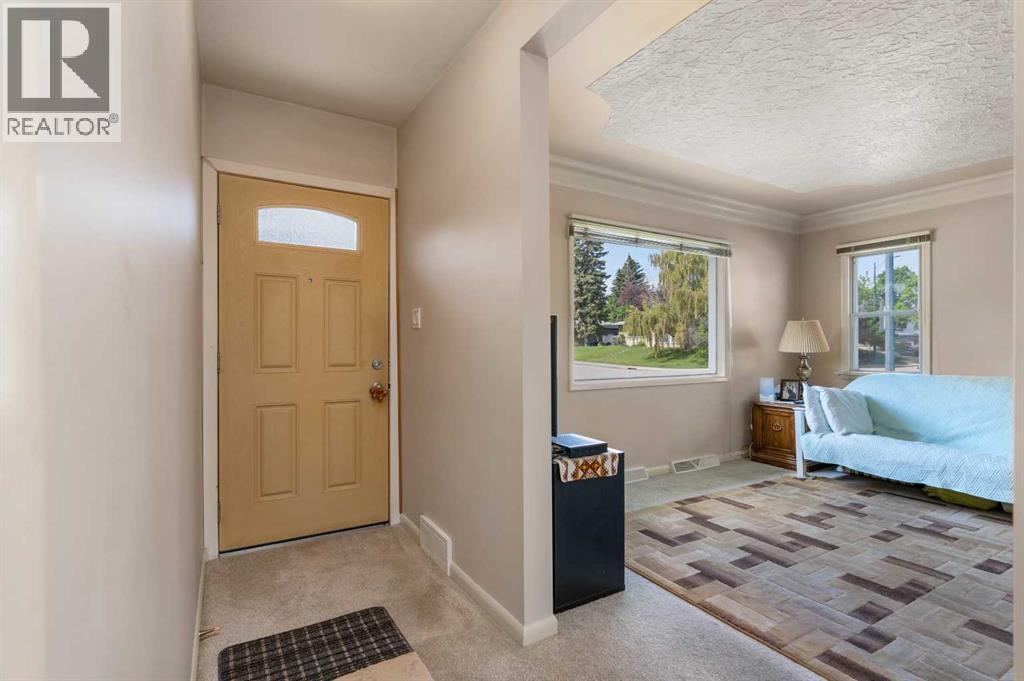 2140 Halifax Crescent NW - 21