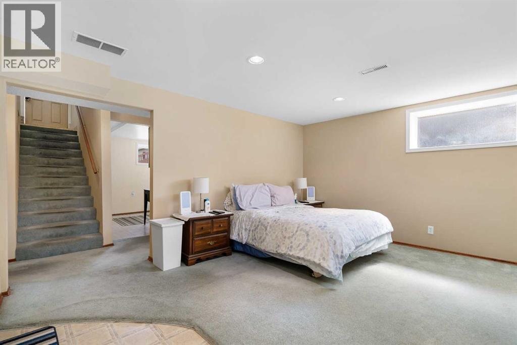 2140 Halifax Crescent NW - 35