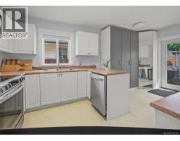 Kitchen - 628 Winchester Ave, Nanaimo, BC V9R4B7 Photo 8