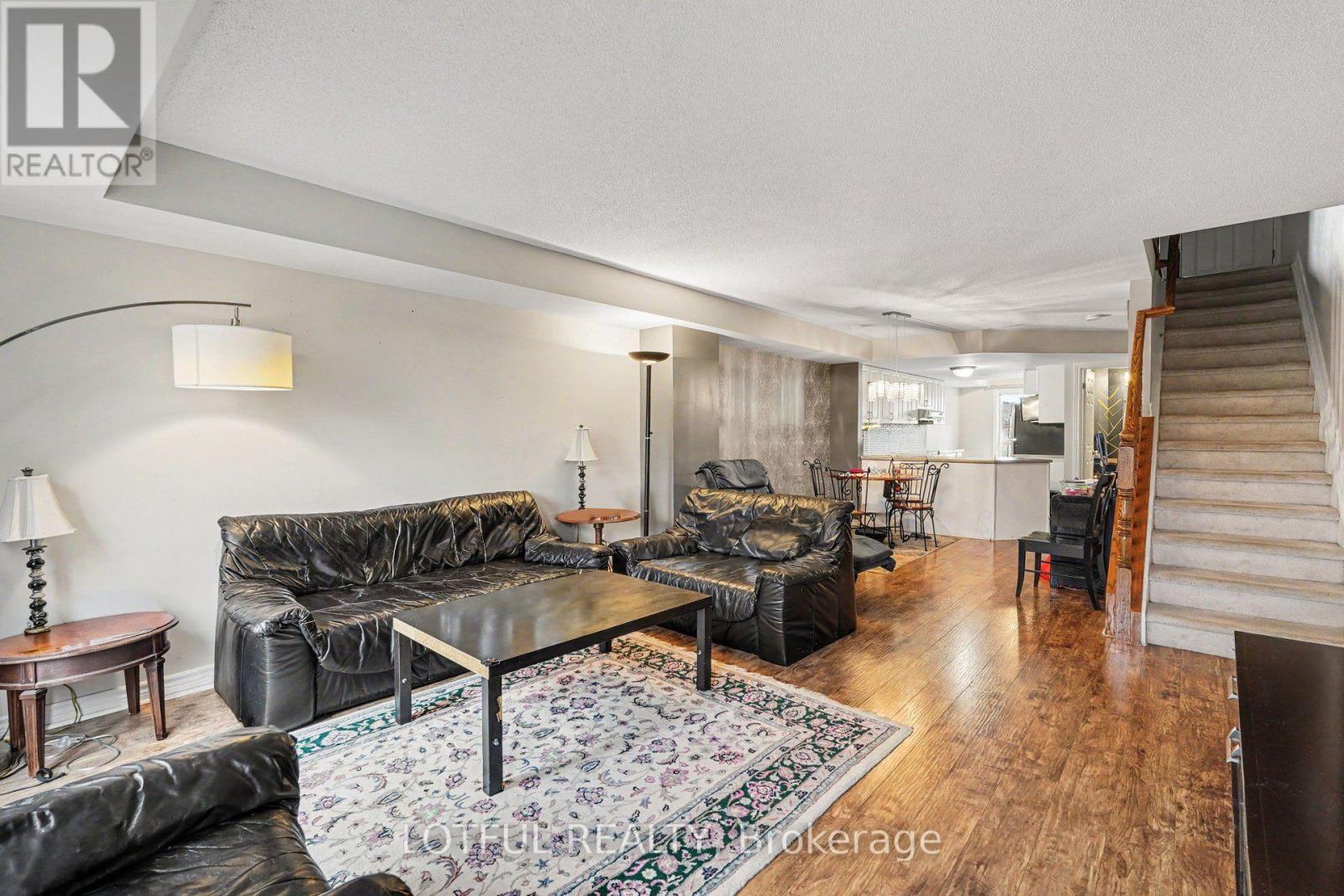 #20 585 CHAPMAN MILLS DRIVE - 4