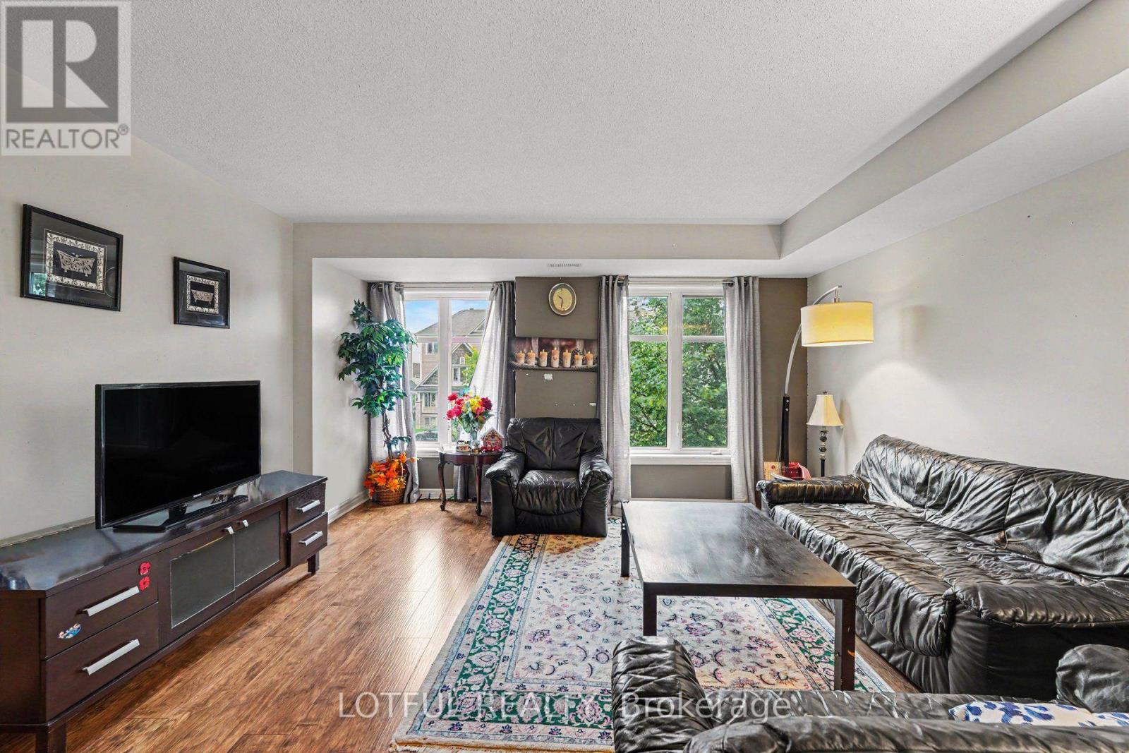 #20 585 CHAPMAN MILLS DRIVE - 5