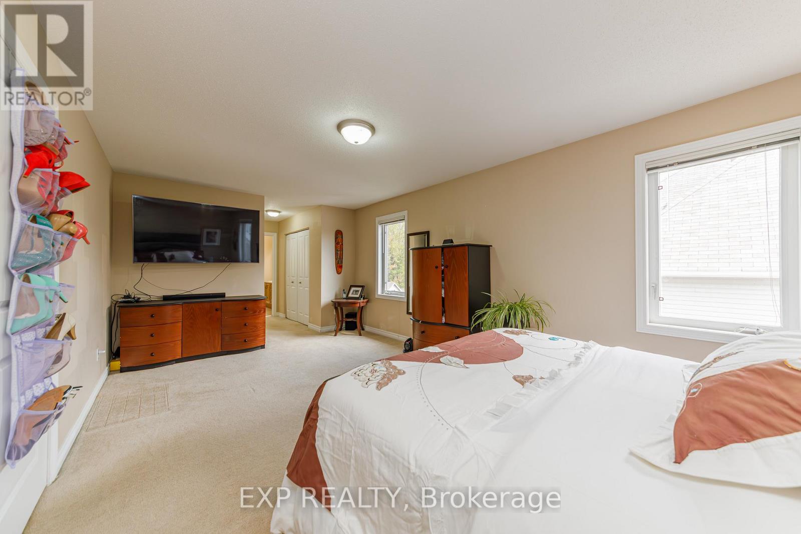 42 OASIS STREET - 22