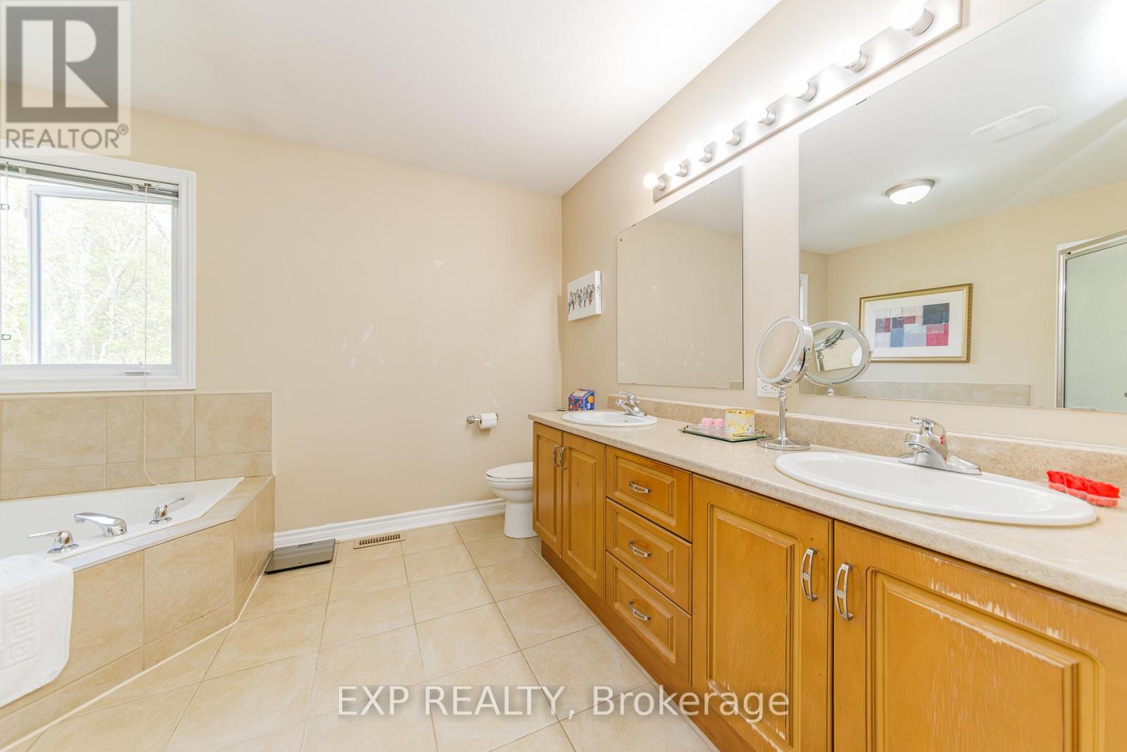 42 OASIS STREET - 24