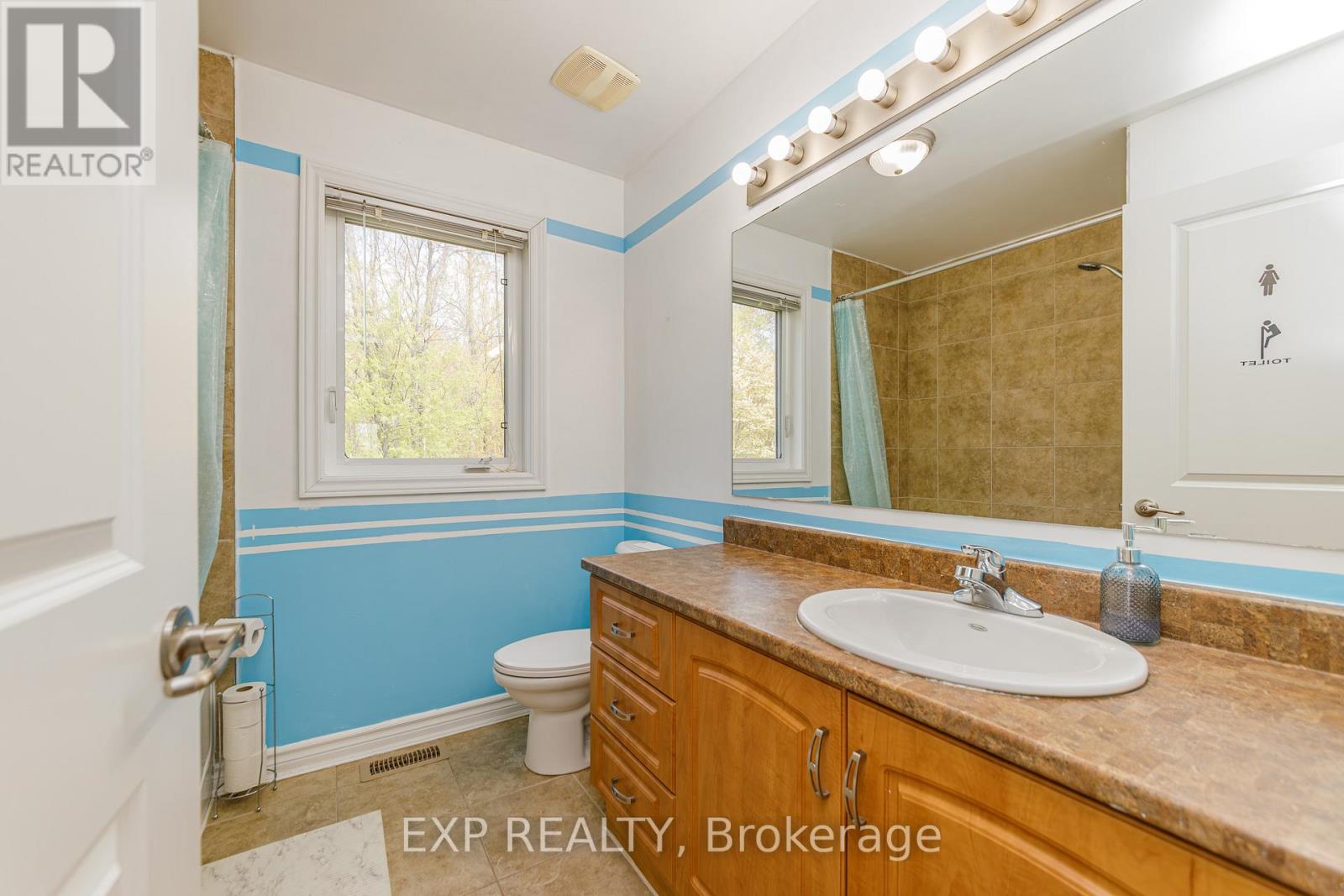 42 OASIS STREET - Image 32