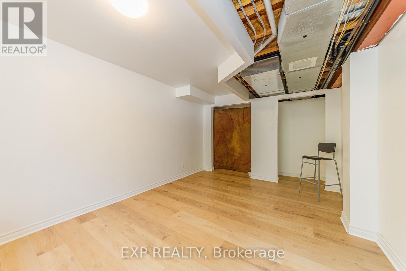 42 OASIS STREET - 37
