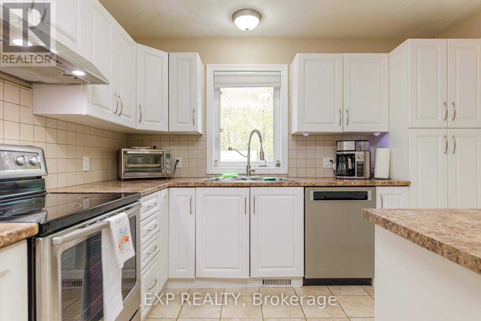 42 OASIS STREET - Image 9