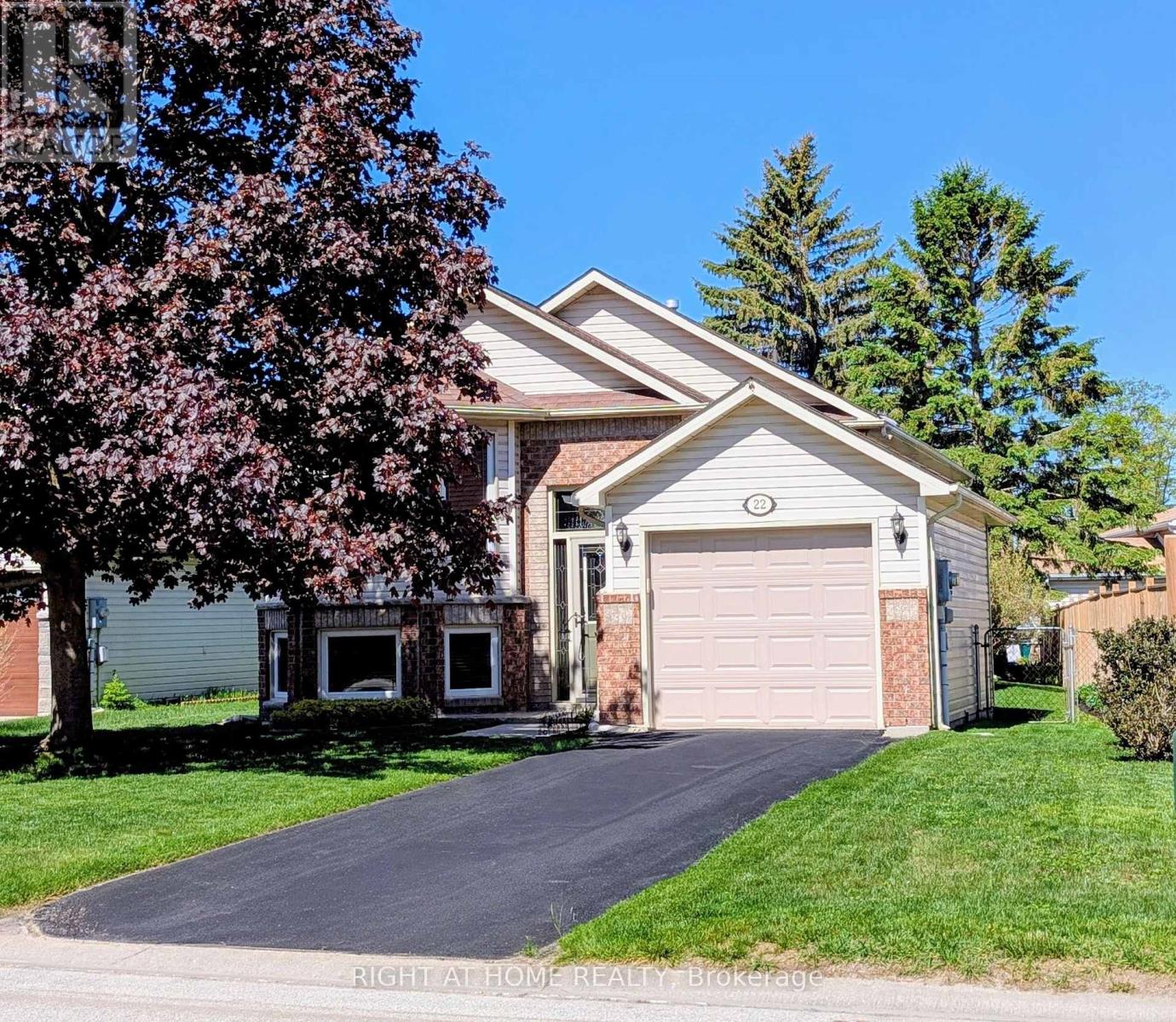 22 DONALD CRESCENT - 1