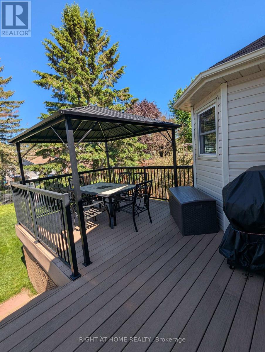 22 DONALD CRESCENT - 13