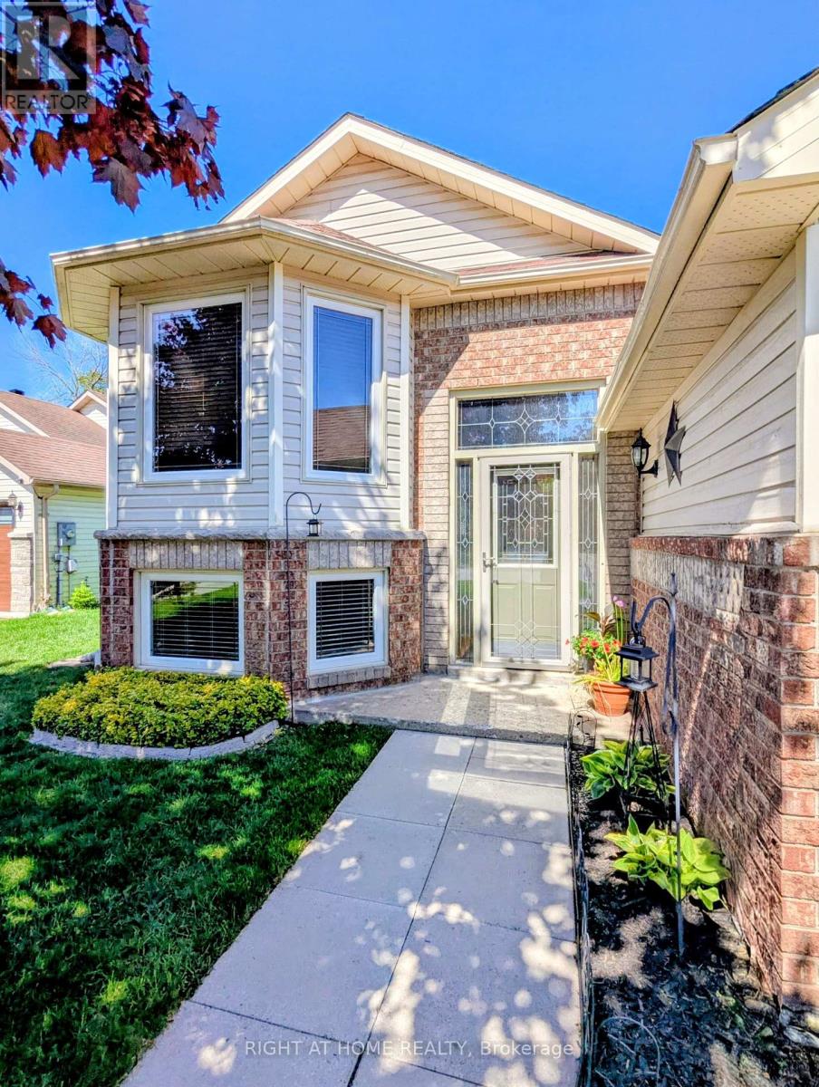 22 DONALD CRESCENT, Wasaga Beach — photo 2