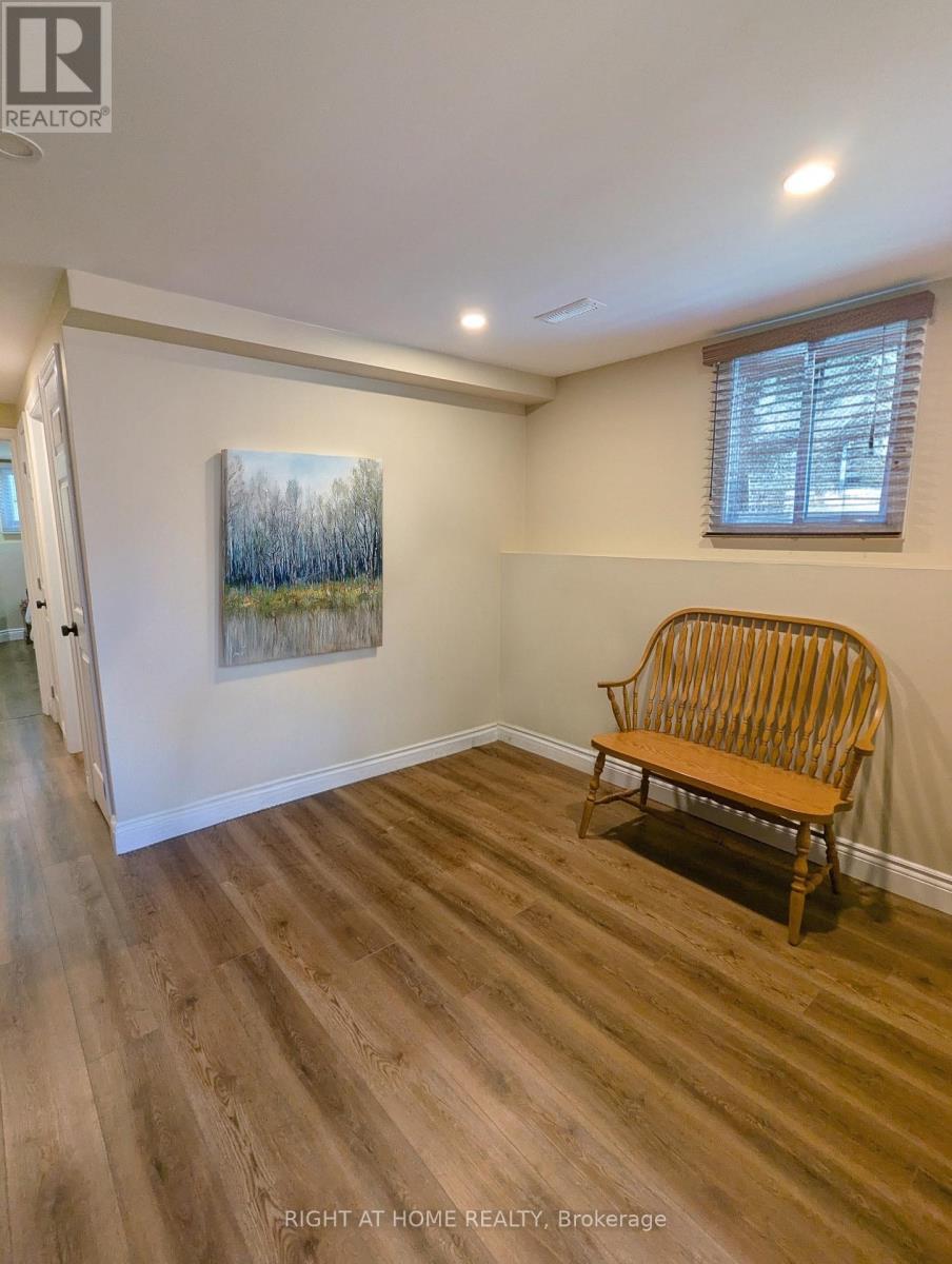 22 DONALD CRESCENT - 31