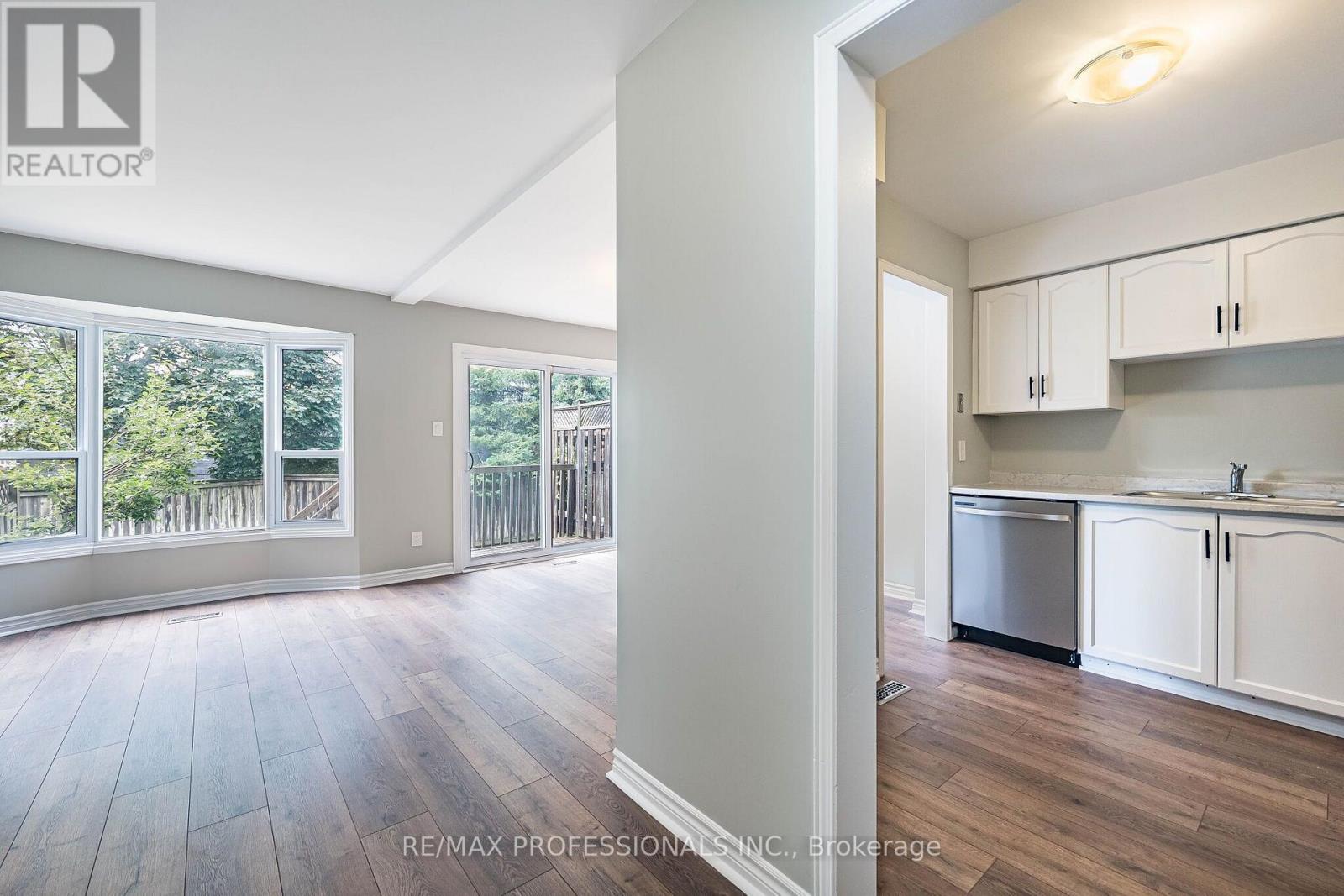 #23 2004 GLENADA CRESCENT - 9