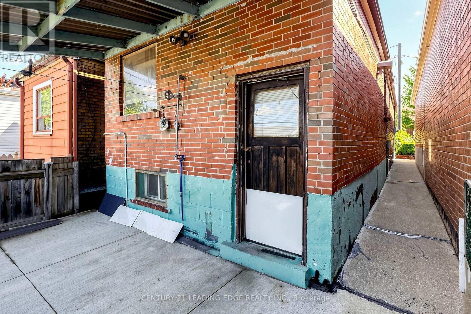180 GILBERT AVENUE - 35