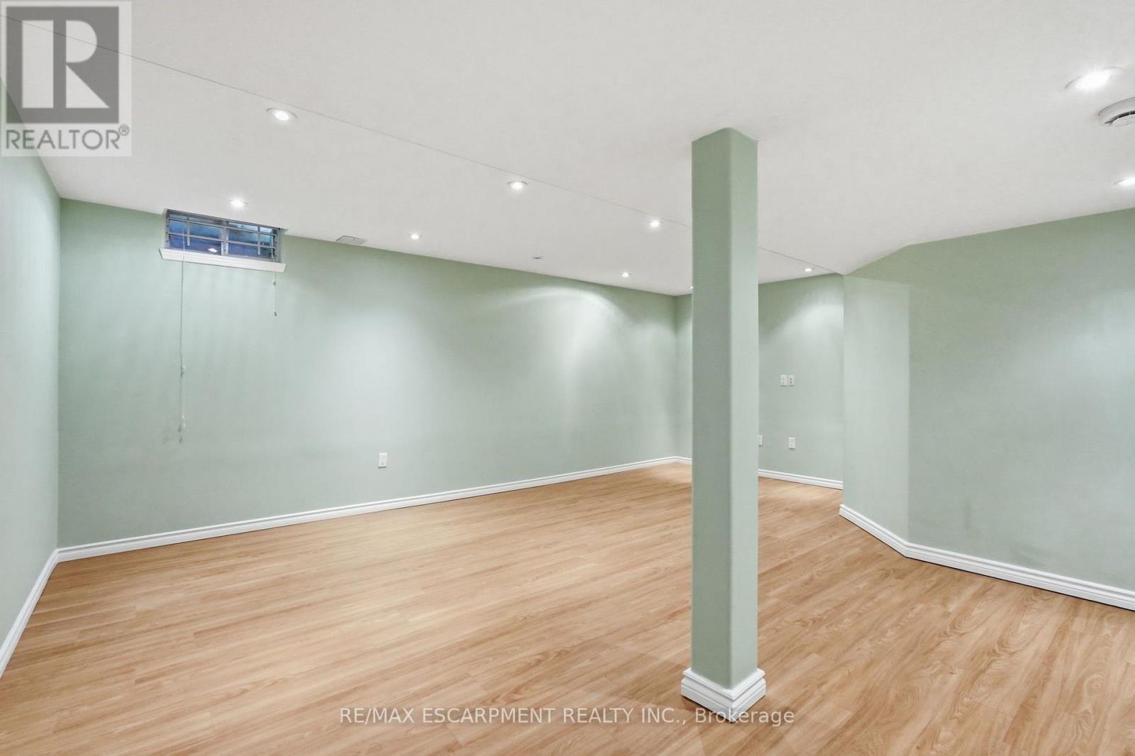 #41 212 STONEHENGE DRIVE - 32