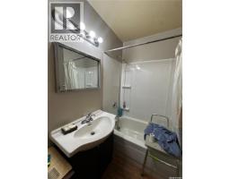 242 Third Avenue N, Kamsack, SK S0A1S0 Photo 16