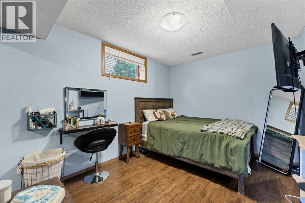 1174 16 Street NE - Image 32