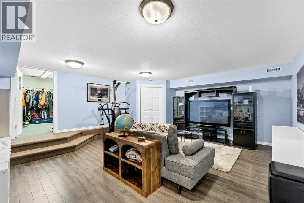 1174 16 Street NE - Image 27