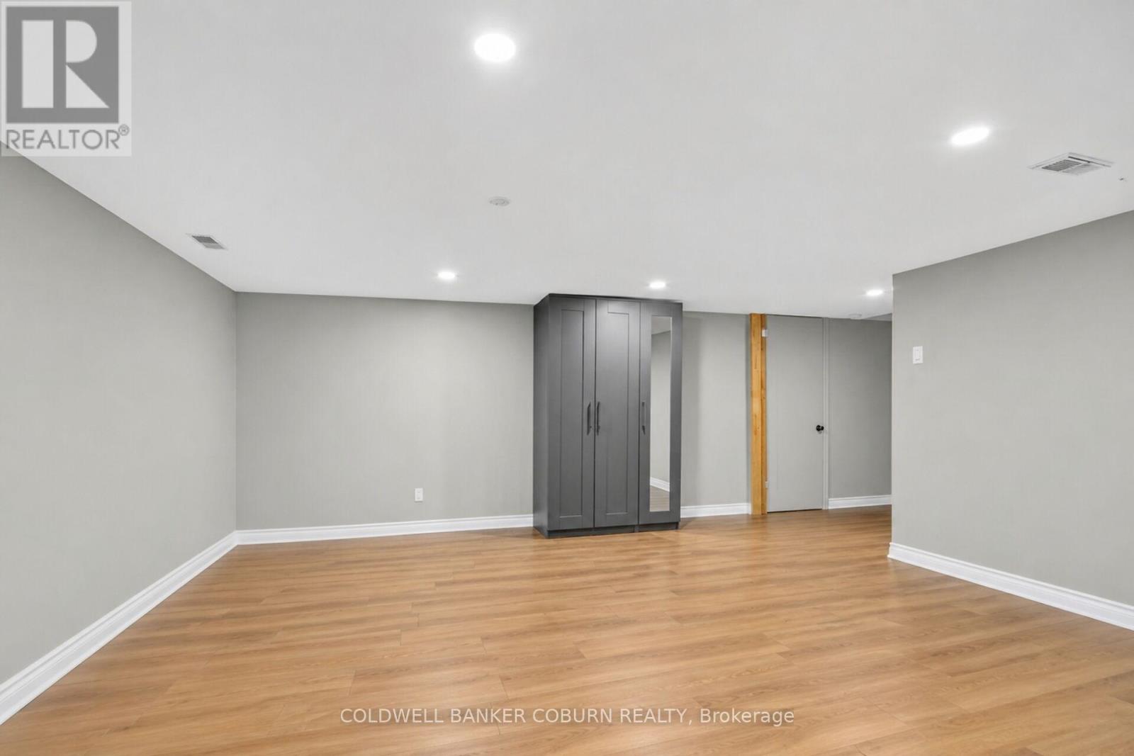 Retail for Sale in Ottawa – 698 COOPER STREET, Ottawa – MLS# X13652626 - Image 16