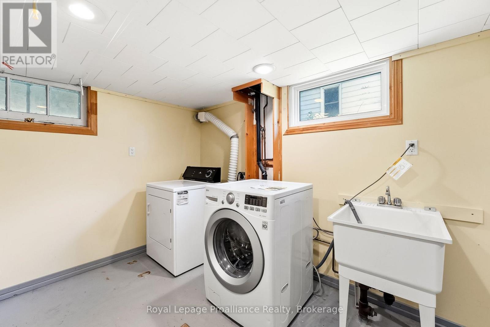 29 BRAMLEY STREET S - 33