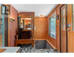 Kitchen - 561 & 565 Island Hwy, Campbell River, BC V9W2B9 Photo 8