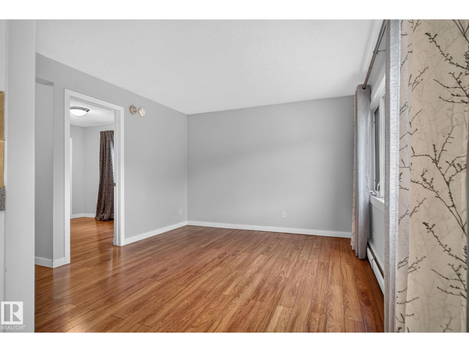 #9 10730 84 AV NW - 13