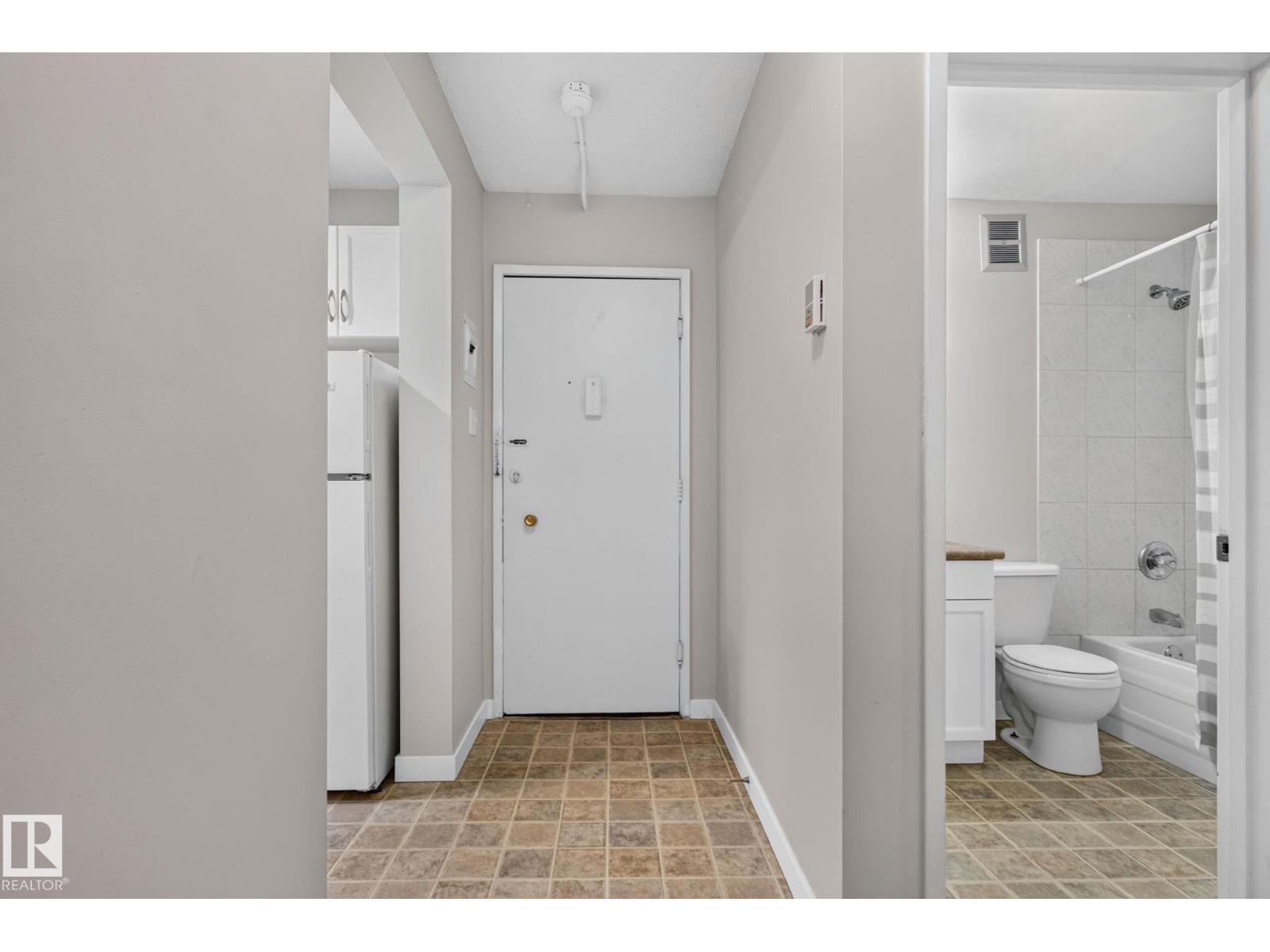 #9 10730 84 AV NW - 17