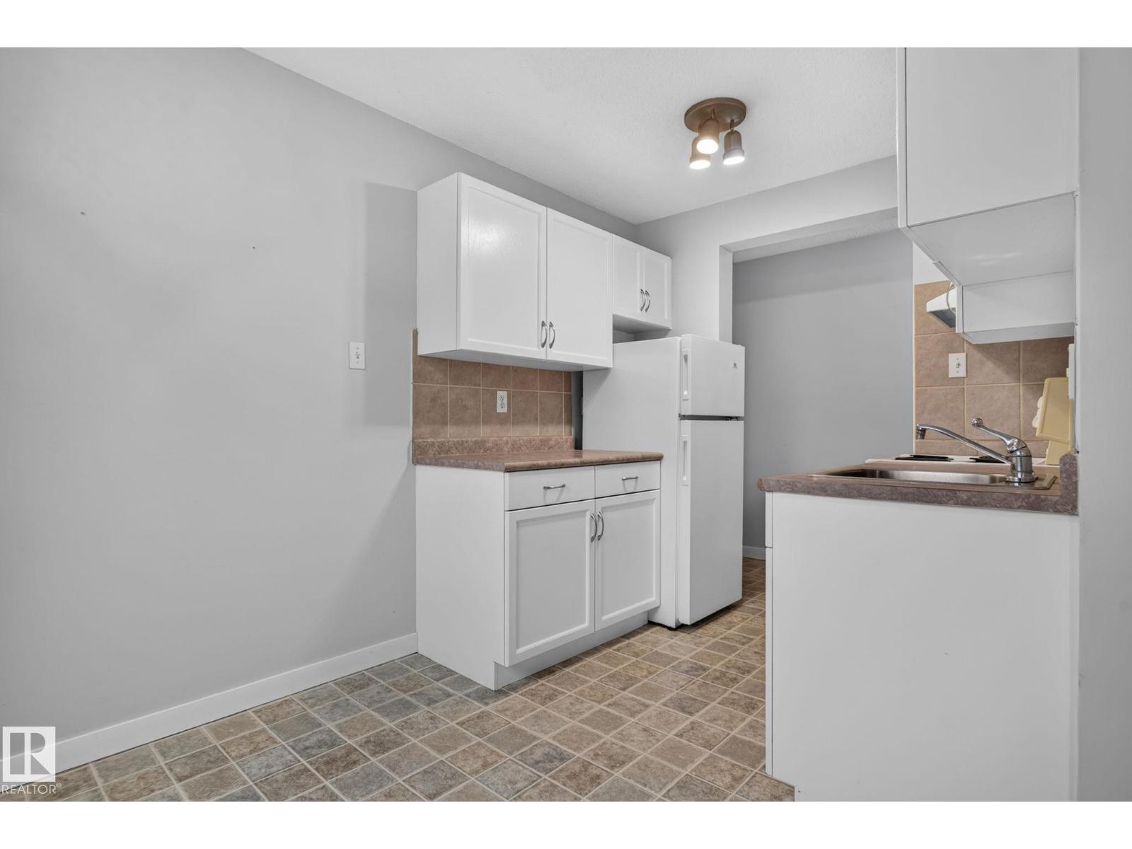 #9 10730 84 AV NW - Image 7
