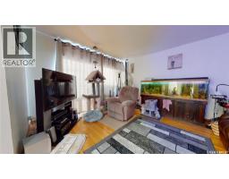 Bedroom - E 135-145 3rd Street E, Fox Valley, SK S0N0V0 Photo 11