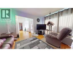 Bedroom - E 135-145 3rd Street E, Fox Valley, SK S0N0V0 Photo 12