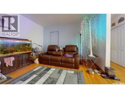 Family room - E 135-145 3rd Street E, Fox Valley, SK S0N0V0 Photo 14