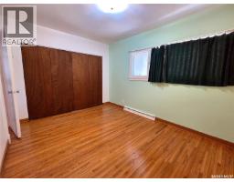 Enclosed porch - E 135-145 3rd Street E, Fox Valley, SK S0N0V0 Photo 16