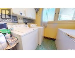 E 135-145 3rd Street E, Fox Valley, SK S0N0V0 Photo 22