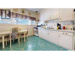 Bedroom - E 135-145 3rd Street E, Fox Valley, SK S0N0V0 Photo 6