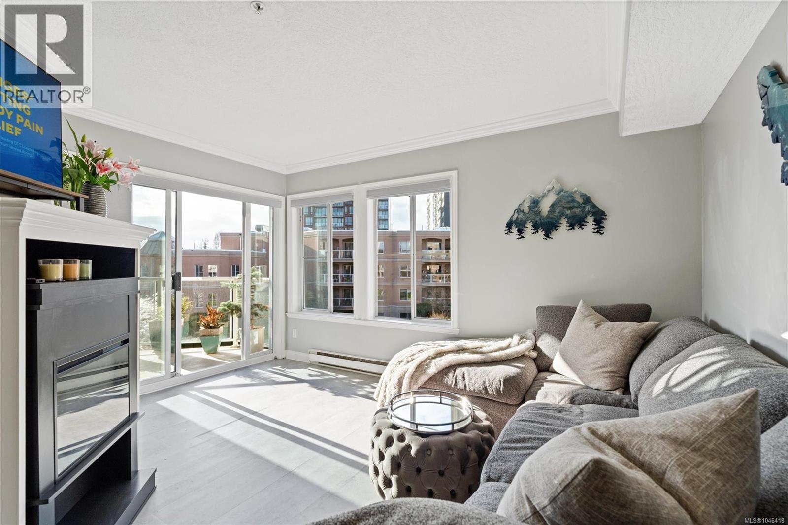 #324 405 Quebec St - 3