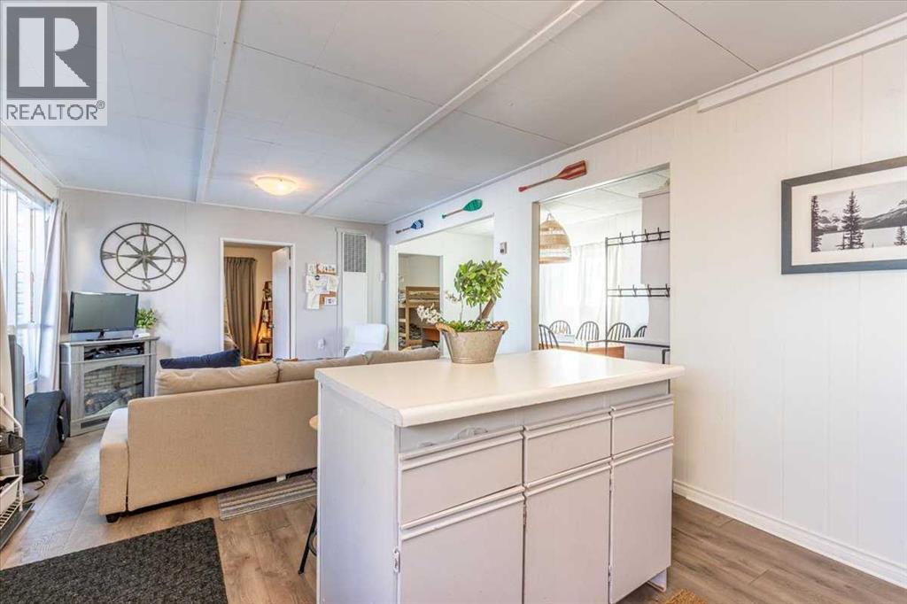 125 Poplar Bay