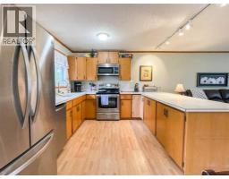 2pc Bathroom - 104 Hill Drive, Fort Mcmurray, AB T9H2B5 Photo 9