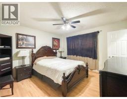 Kitchen - 104 Hill Drive, Fort Mcmurray, AB T9H2B5 Photo 13