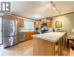 Primary Bedroom - 104 Hill Drive, Fort Mcmurray, AB T9H2B5 Photo 8