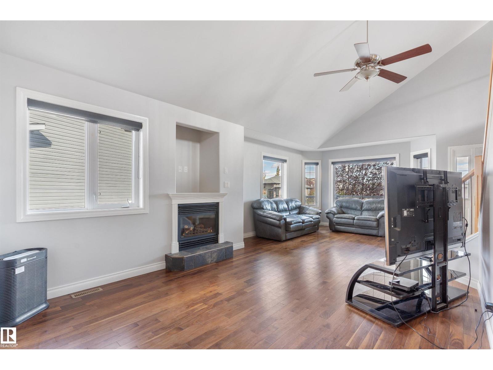 3712 69 ST - 18