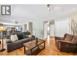22765 126b Avenue, Maple Ridge, BC V2X2N7 Photo 9